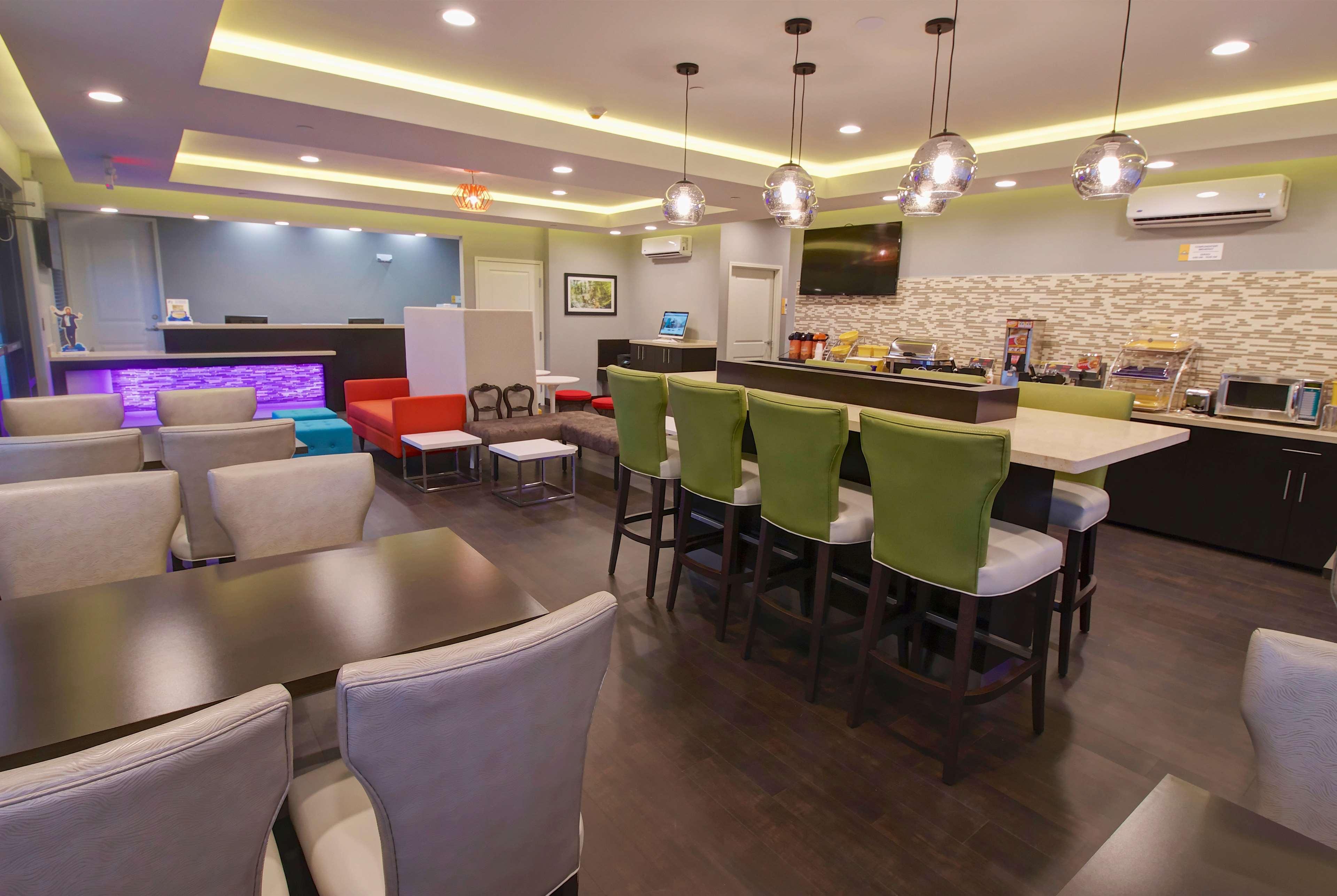 Days Inn & Suites By Wyndham Port Arthur Esterno foto