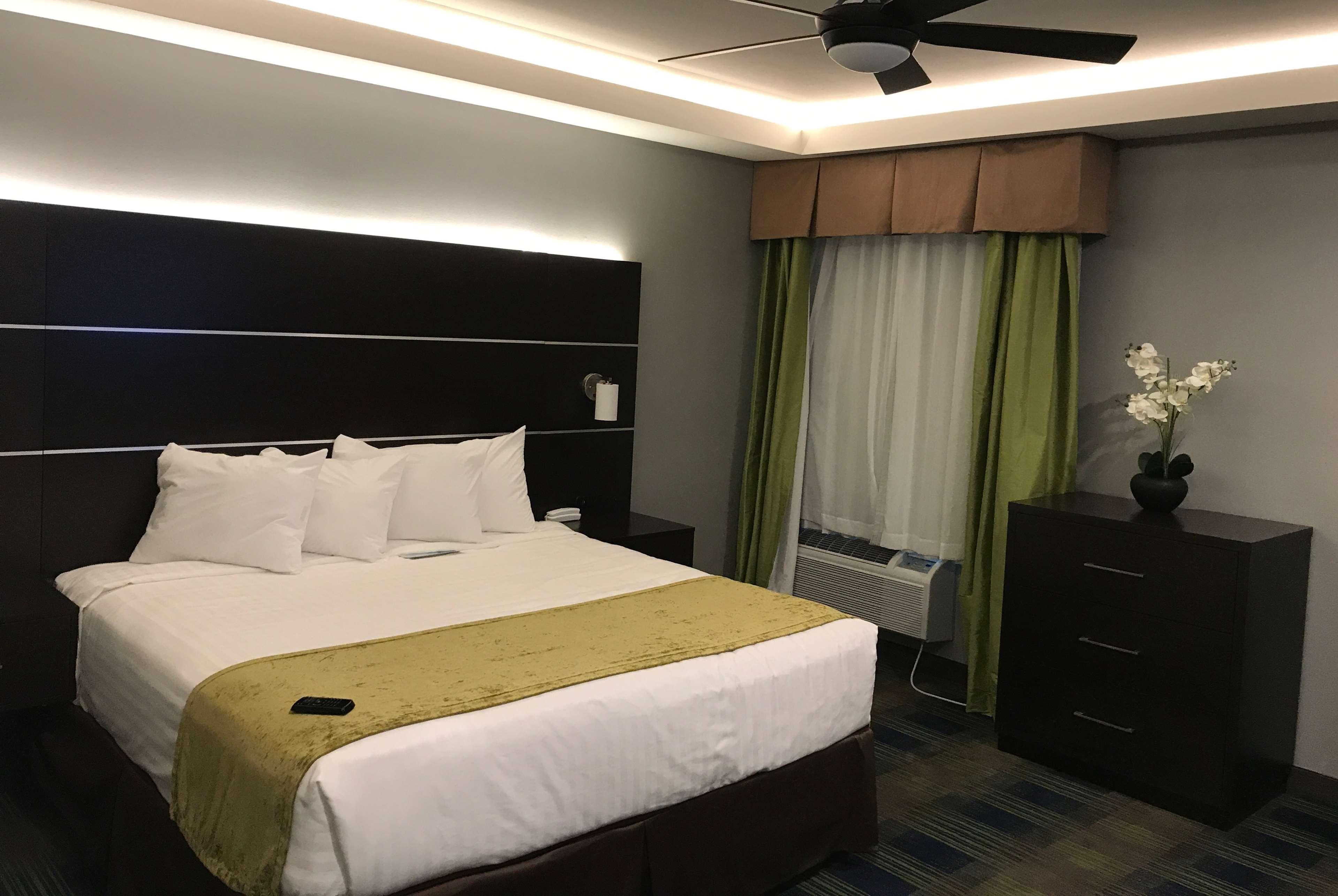 Days Inn & Suites By Wyndham Port Arthur Esterno foto