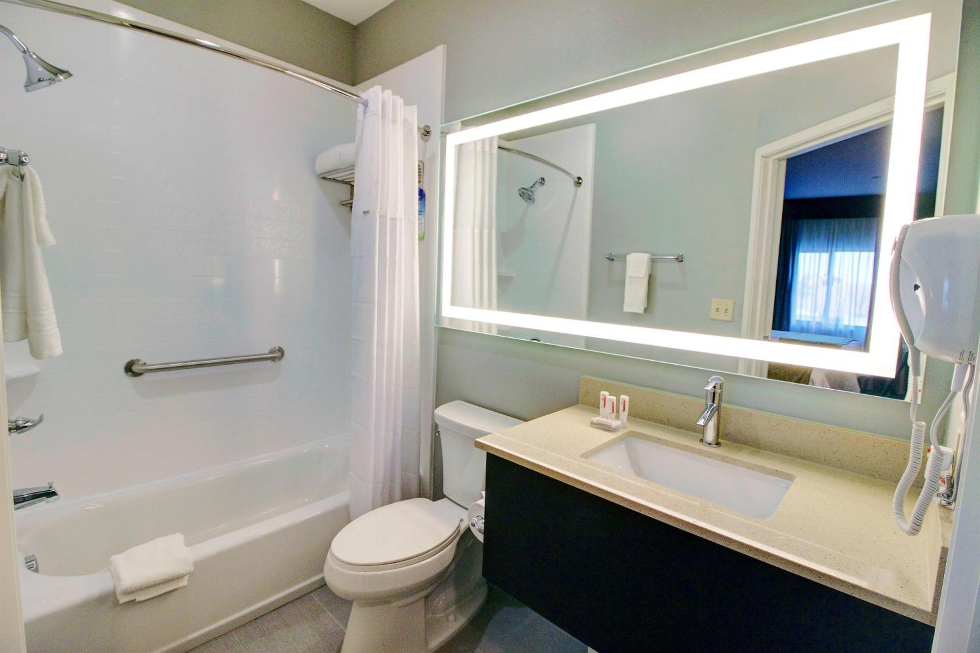 Days Inn & Suites By Wyndham Port Arthur Esterno foto