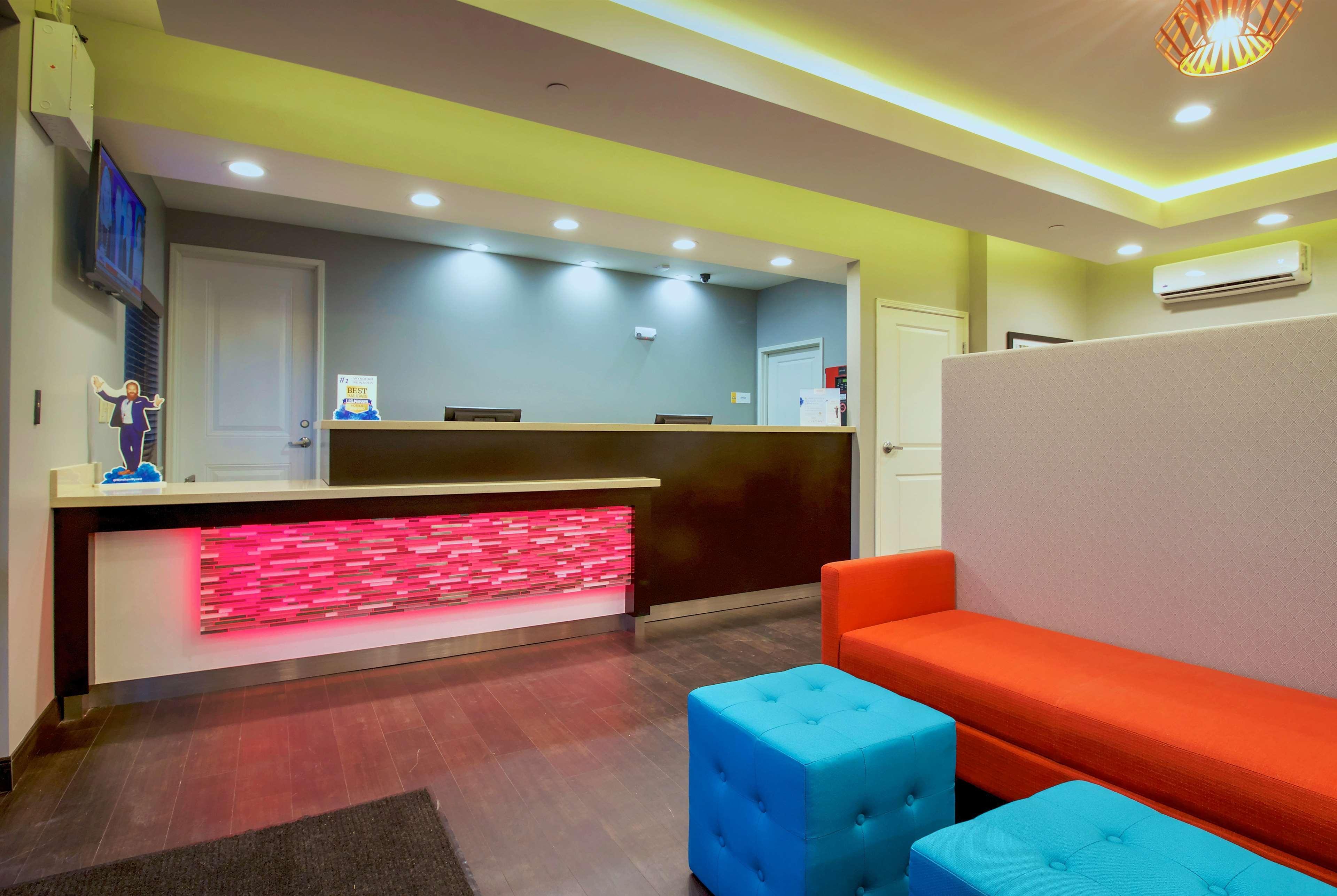 Days Inn & Suites By Wyndham Port Arthur Esterno foto
